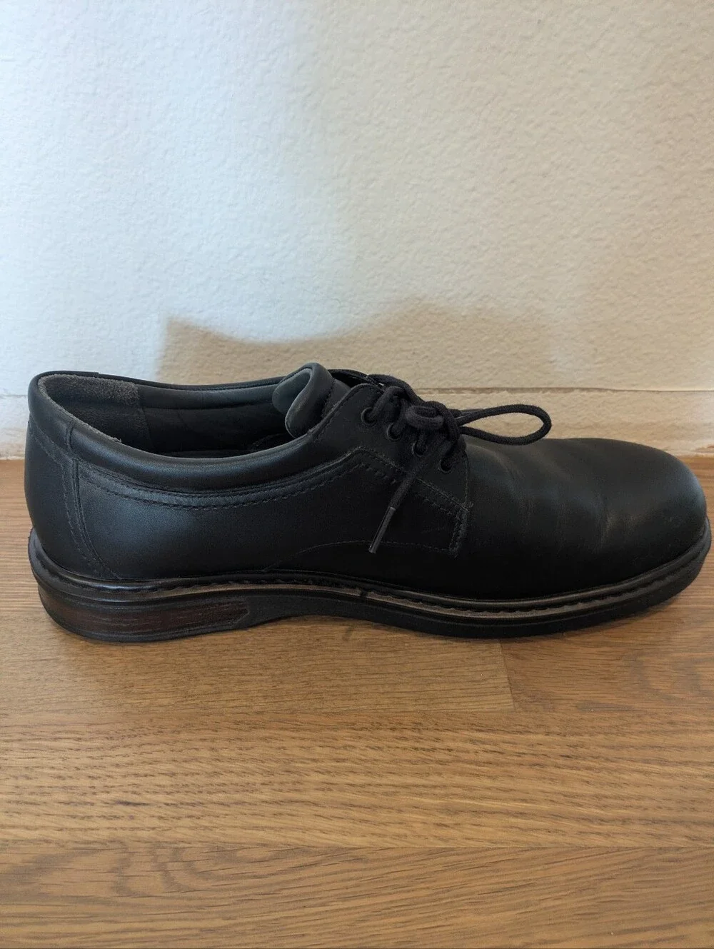 SAS timeless black